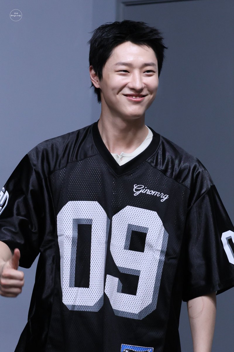 Chrissy 🌻 tweet media