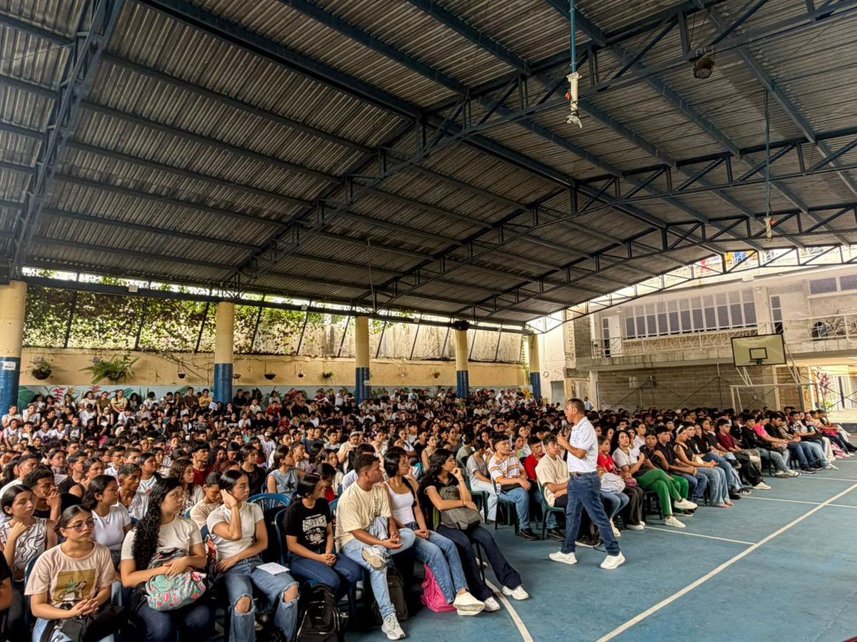 Hoy empezó algo grande en Montería.

Primer llamado del Club de la Excelencia: 846 estudiantes de grado 11 dijeron presente. No esperamos menos de 2.000 jóvenes en este camino.

Aquí están los que decidieron estudiar mientras otros descansan, los que van a sacrificar Semana Santa