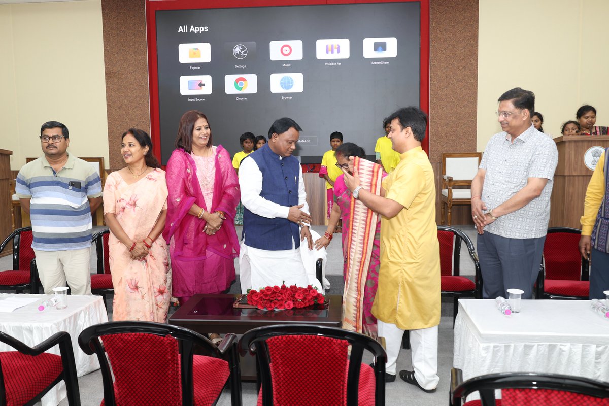 bput_transcript's tweet photo. We are proud to share that our director had the honor of felicitating the Hon’ble Chief Minister of Odisha. A moment of great pride and recognition for our organization. #cmodisha #bputtranscript https://t.co/EAf5cW60lw