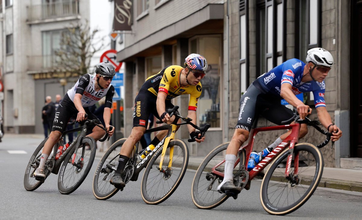 frontset tweet media