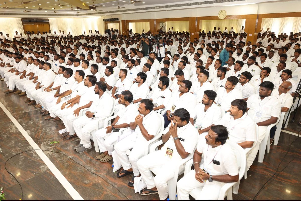 KKMathesh6's tweet photo. கழக இளைஞரணி செயலாளர் மாண்புமிகு உதயநிதி ஸ்டாலின் அவர்களது தலைமையில் நடைபெற்ற இளைஞர் அணி தேர்தல் கள முன் வீரர்கள் என்ற முன்னெடுப்பில் ஈரோடு வடக்கு மாவட்டம் அந்தியூர் வடக்கு ஒன்றிய இளைஞரணி சார்பில் துணை அமைப்பாளர்களுடன் கலந்து கொண்ட போது .... https://t.co/BYJxs7DGrg