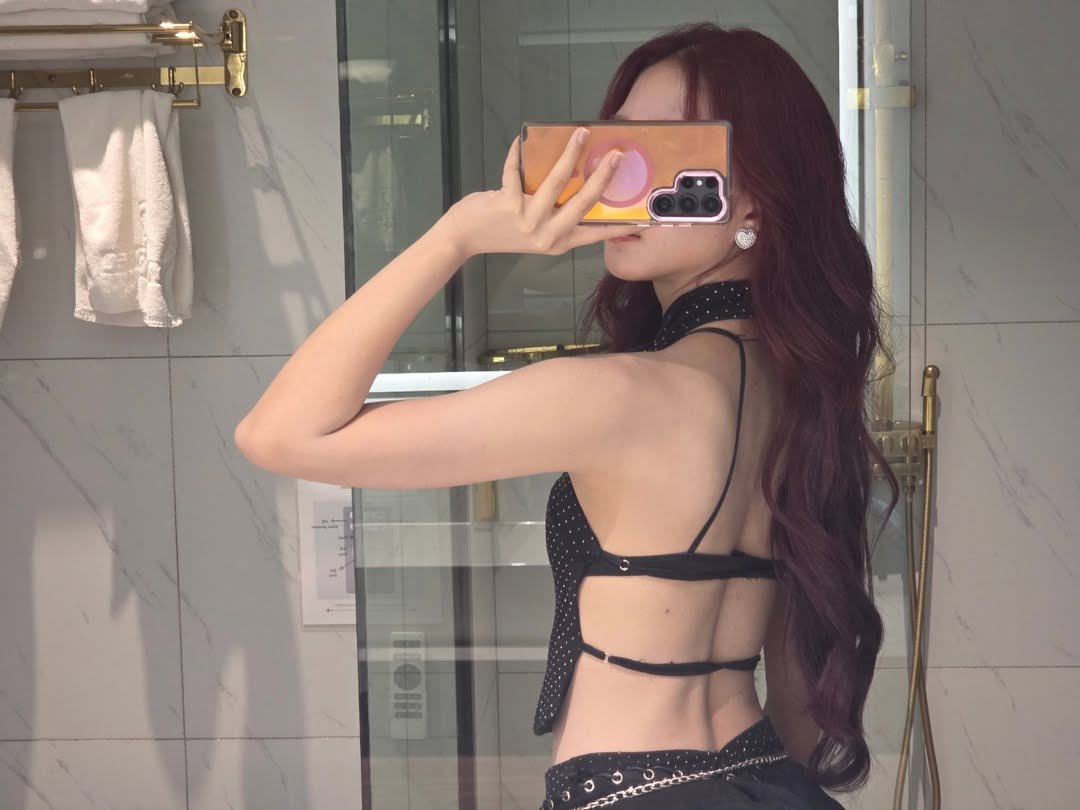 𝝑𝝔 tweet media