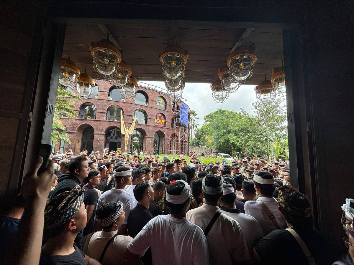 Ivan 🧳 tweet media