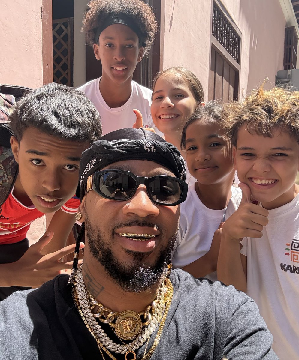 davidholamigente tweet media