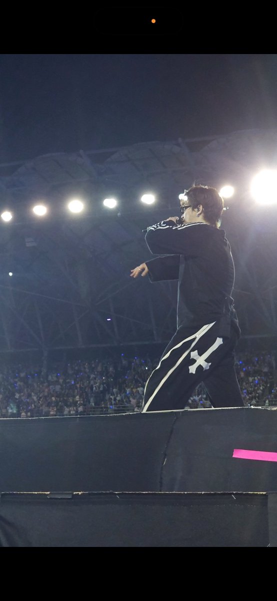 じろう tweet media