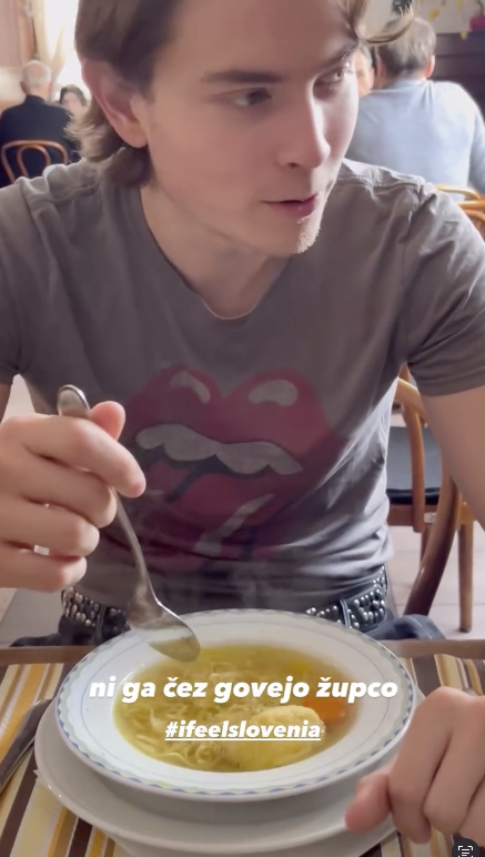 ダリア tweet media