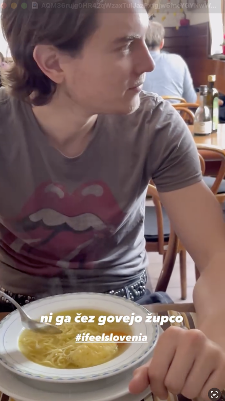 ダリア tweet media