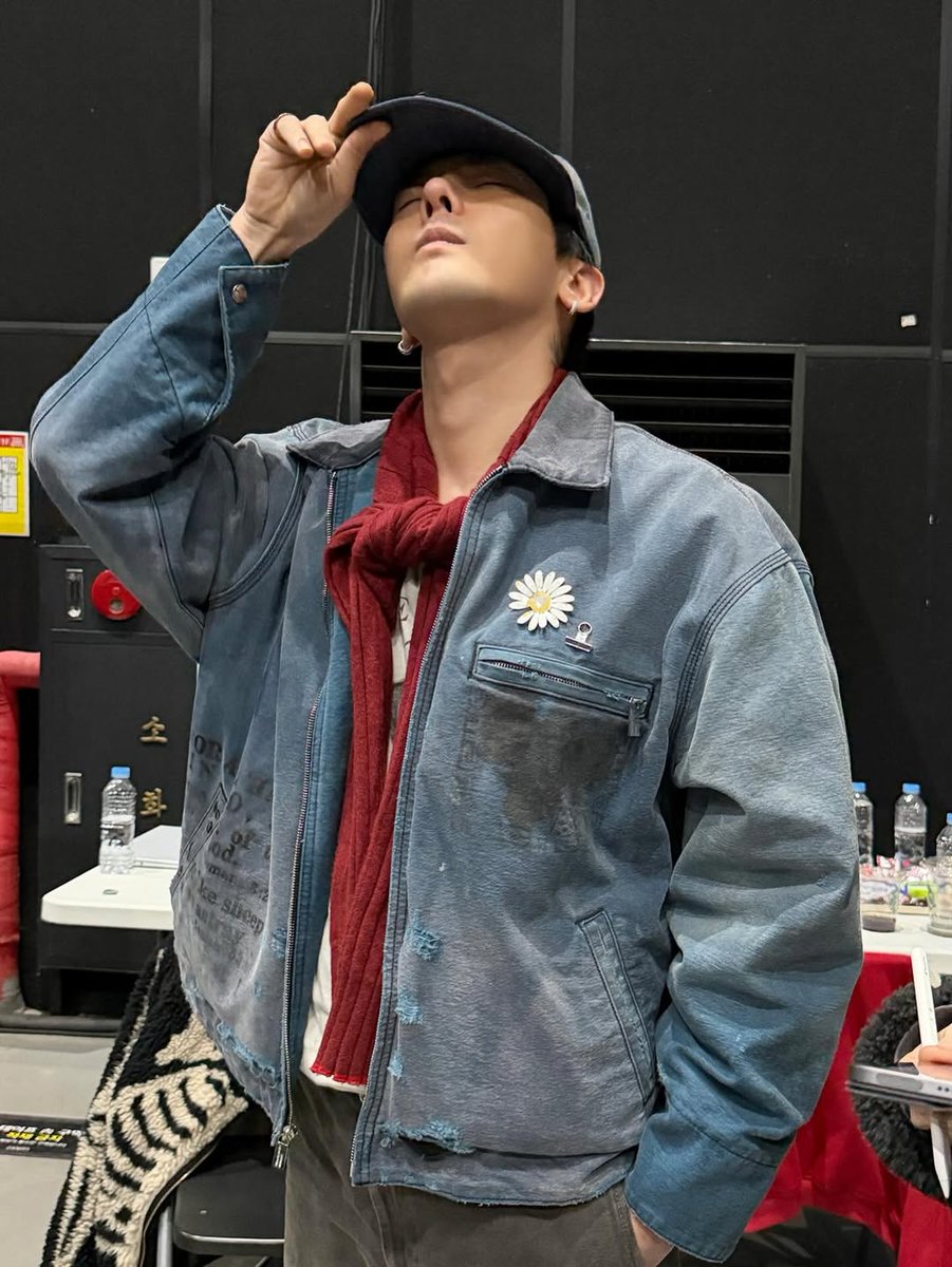 Professor G-Dragon is the manual tweet media