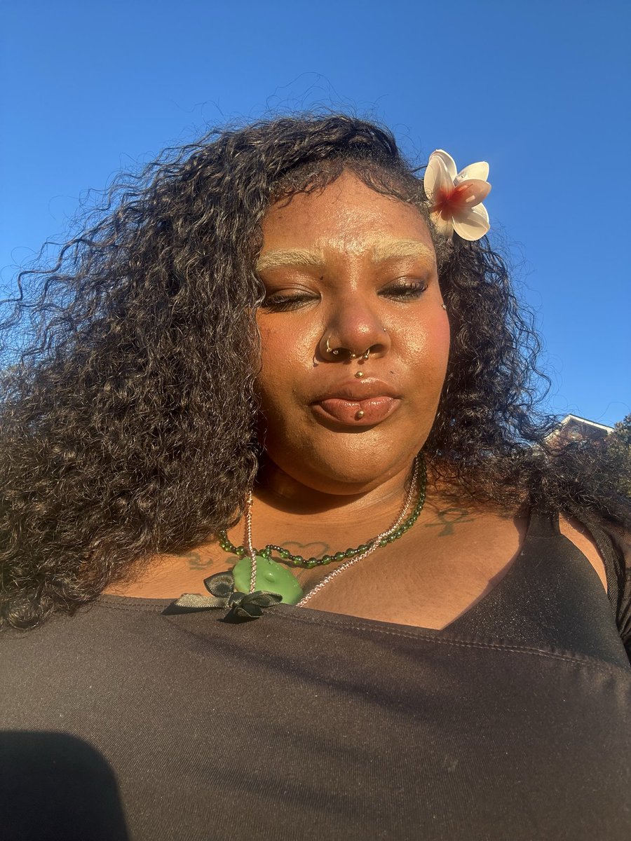 aphr0di5iac tweet media