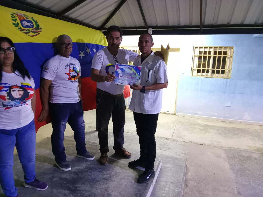 cubacooperaven's tweet image. ¡Misión Cumplida desde #Carabobo! 🇨🇺🇻🇪

Acto de despedida en la Villa de Tránsito Mariara. Colaboradores de la Brigada Médica regresan a la Patria con la satisfacción del deber cumplido y a disfrutar de sus merecidas vacaciones. ✈️🩺

¡Feliz regreso a casa, valientes! 🏠🙌