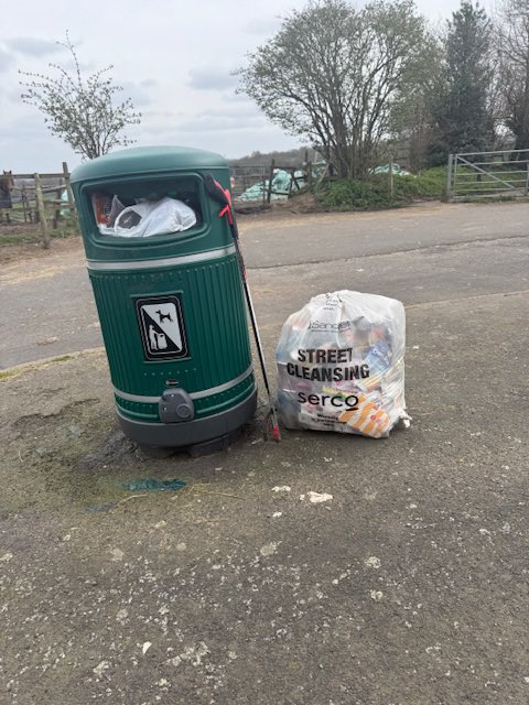 Litterwatch1's tweet image. Bridle Grove (B71 3SF) Litter Pick Team smashed it again! 💚

Out there giving up their time, getting stuck in, and making a proper difference to their neighbourhood 👏

It’s people like you that keep communities looking their best — absolute legends 🌍♻️

#litterwatch #mondayfun