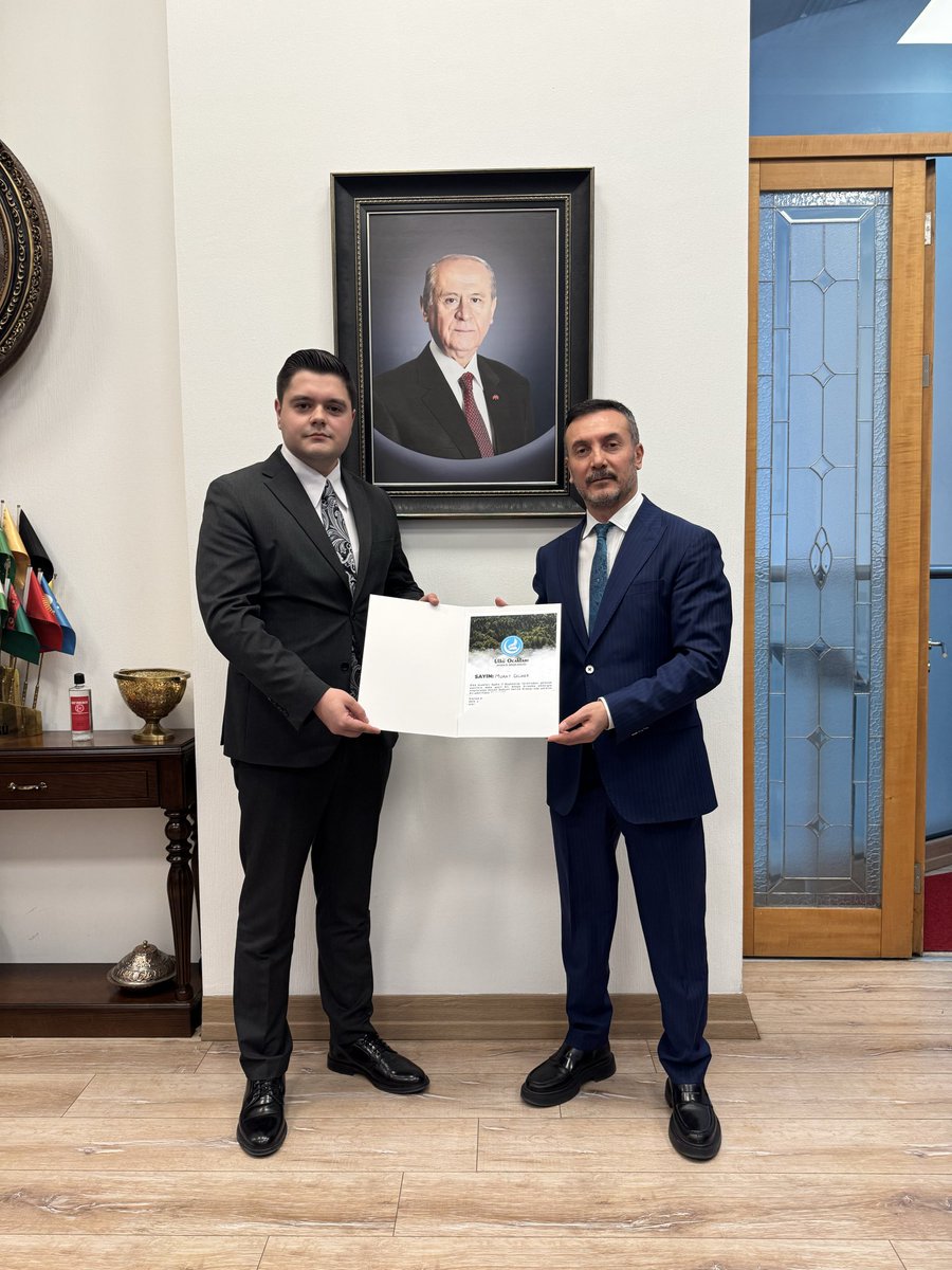 Ülkü Ocakları Aydın İl Başkanlığı olarak; Liderimiz Sayın Devlet Bahçeli Beyefendi adına hayata geçirdiğimiz Devlet Bahçeli Hatıra Ormanımızda, ismine ithafen dikilmiş olan fıstıkçamı fidanının sertifika belgesini, Liderimizin özel kalem müdürü Sayın Murat Çeliker  Beyefendi’ye