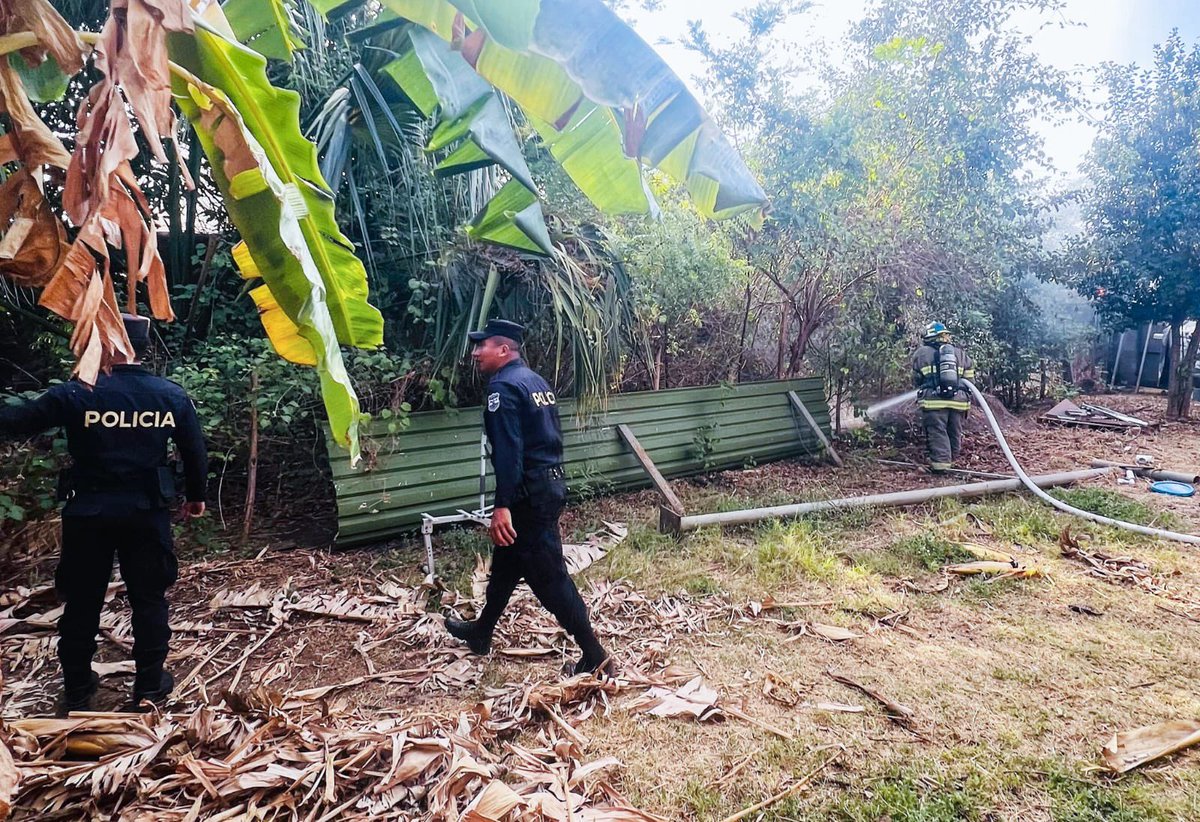 PNC El Salvador tweet media