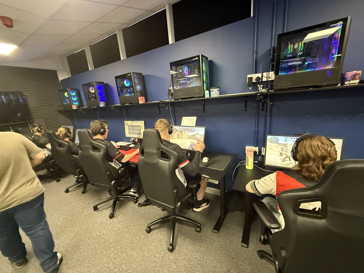 Liam | M1n1maL tweet media