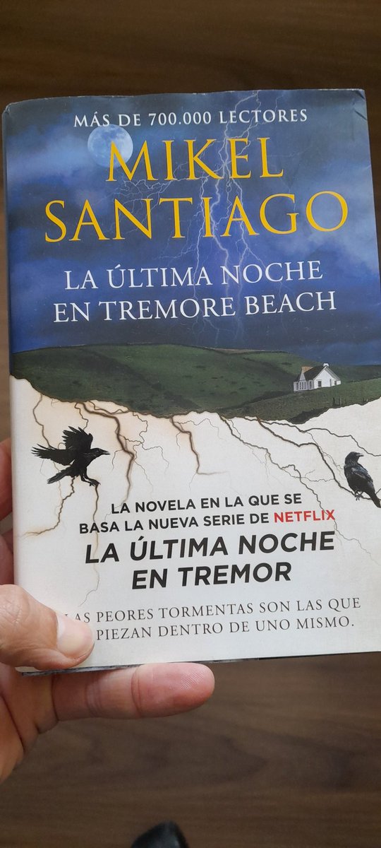 danigonsua's tweet photo. Leído  #LaUltimaNocheEnTremoreBeach de @mikelsantiago. Ya es el cuarto que leo de Mikel y es el que menos me ha gustado. Es un argumento original pero no me ha llegado a enganchar. Mi nota: 5/10 https://t.co/QJqANEB5am