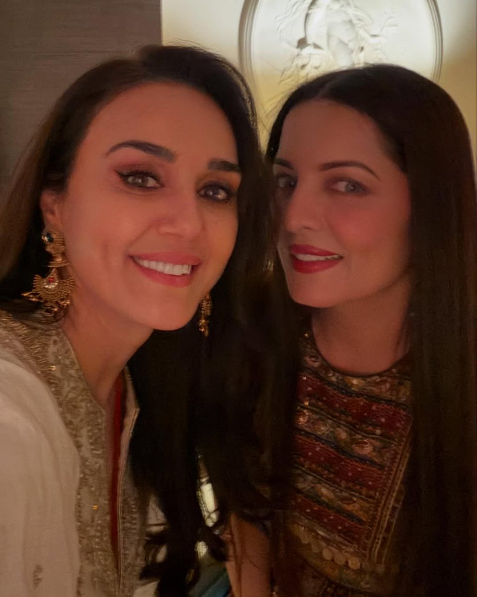 realpreityzinta's tweet image. The past week was so hectic with work, but ended perfectly with the most fun Eid celebration with my darling Sussanne ❤️ Thank you so much babe for being the best host and for making me have a night out after forever. Love u loads. #ting
#Eid #nightout #weekendvibes
