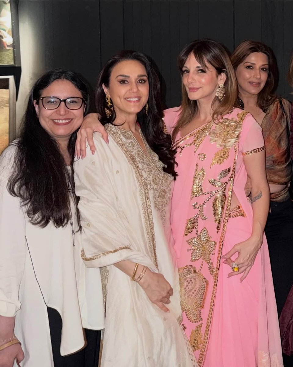 realpreityzinta's tweet image. The past week was so hectic with work, but ended perfectly with the most fun Eid celebration with my darling Sussanne ❤️ Thank you so much babe for being the best host and for making me have a night out after forever. Love u loads. #ting
#Eid #nightout #weekendvibes