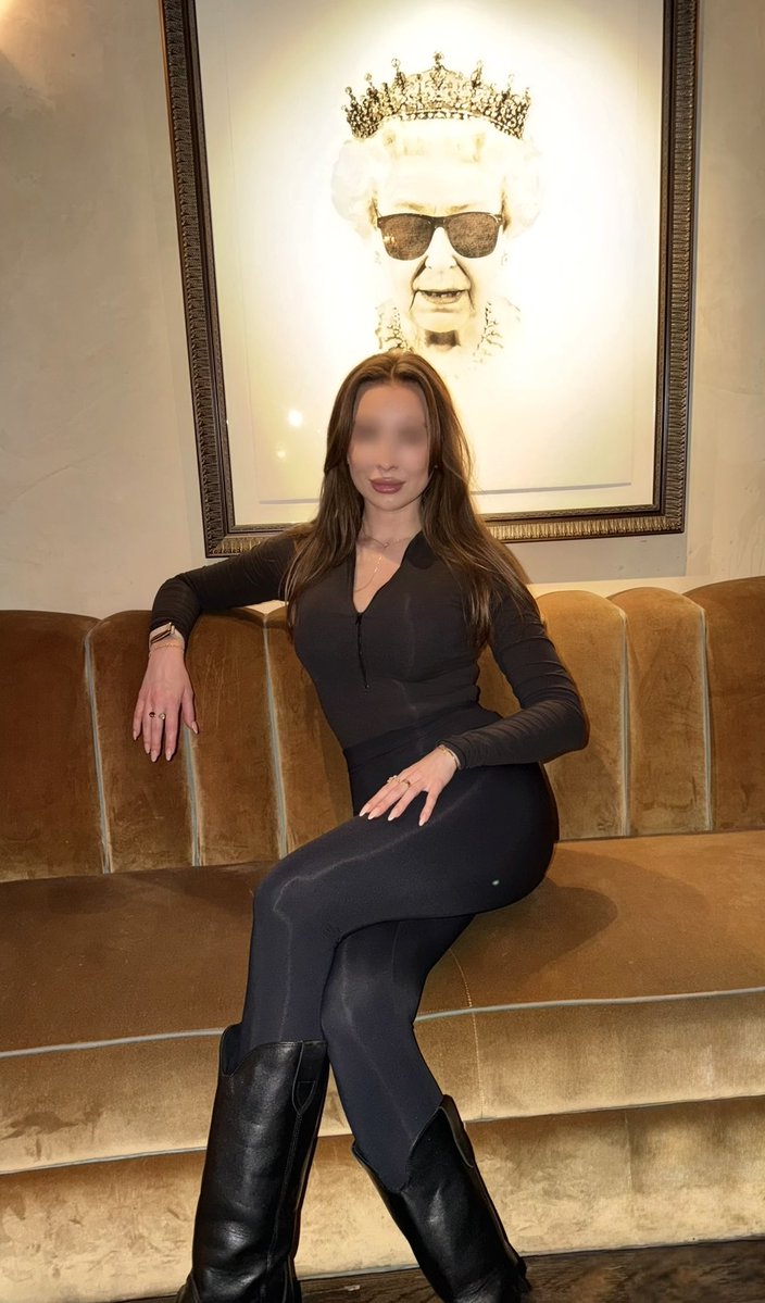 Adél Hart tweet media