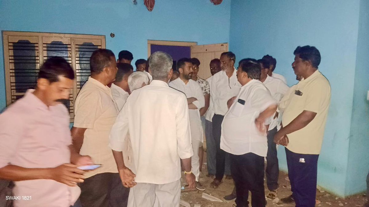 GowdaMantar's tweet image. ಕುಶಾಲನಗರ ತಾಲ್ಲೂಕಿನ ಶಿರಂಗಾಲ ಗ್ರಾಮ ಪಂಚಾಯತಿ ವ್ಯಾಪ್ತಿಯ ಚಿಕ್ಕನಾಯಕನಹೊಸಳ್ಳಿ ಗ್ರಾಮದಲ್ಲಿ ಅತಿಯಾದ ಗಾಳಿ ಮಳೆಗೆ ಮನೆಗಳಿಗೆ ಹಾನಿಯಾದ ಹಿನ್ನೆಲೆಯಲ್ಲಿ ಮನೆಗಳಿಗೆ ಭೇಟಿ ನೀಡಿ ಪರಿಶೀಲನೆ ನಡೆಸಲಾಯಿತು.

#kushalnagar #kodagu #coorg