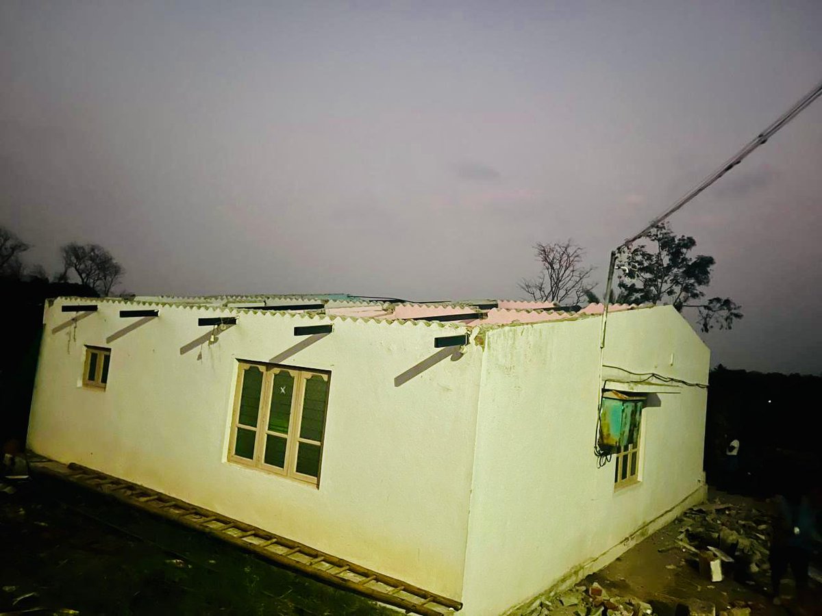 GowdaMantar's tweet image. ಕುಶಾಲನಗರ ತಾಲ್ಲೂಕಿನ ಶಿರಂಗಾಲ ಗ್ರಾಮ ಪಂಚಾಯತಿ ವ್ಯಾಪ್ತಿಯ ಚಿಕ್ಕನಾಯಕನಹೊಸಳ್ಳಿ ಗ್ರಾಮದಲ್ಲಿ ಅತಿಯಾದ ಗಾಳಿ ಮಳೆಗೆ ಮನೆಗಳಿಗೆ ಹಾನಿಯಾದ ಹಿನ್ನೆಲೆಯಲ್ಲಿ ಮನೆಗಳಿಗೆ ಭೇಟಿ ನೀಡಿ ಪರಿಶೀಲನೆ ನಡೆಸಲಾಯಿತು.

#kushalnagar #kodagu #coorg