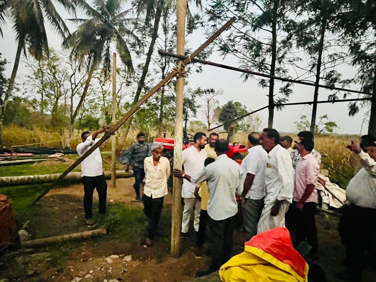 GowdaMantar's tweet image. ಕುಶಾಲನಗರ ತಾಲ್ಲೂಕಿನ ಶಿರಂಗಾಲ ಗ್ರಾಮ ಪಂಚಾಯತಿ ವ್ಯಾಪ್ತಿಯ ಚಿಕ್ಕನಾಯಕನಹೊಸಳ್ಳಿ ಗ್ರಾಮದಲ್ಲಿ ಅತಿಯಾದ ಗಾಳಿ ಮಳೆಗೆ ಮನೆಗಳಿಗೆ ಹಾನಿಯಾದ ಹಿನ್ನೆಲೆಯಲ್ಲಿ ಮನೆಗಳಿಗೆ ಭೇಟಿ ನೀಡಿ ಪರಿಶೀಲನೆ ನಡೆಸಲಾಯಿತು.

#kushalnagar #kodagu #coorg