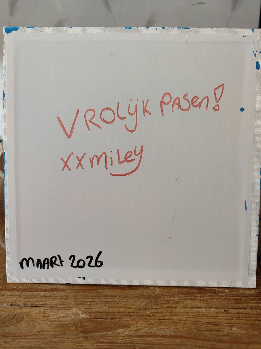 Het leuke van oma (en opa) zijn is dat je een lief grappige paaskaart krijgt van je kleindochter 🥰🥰🥰.