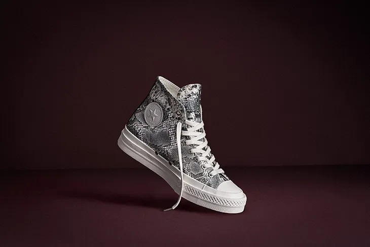 designscene's tweet image. Converse First String Chuck Taylor in Leather Textures Drops March 24 - See more here: designscene.net/2026/03/conver…

#Converse introduces a new chapter for its First String line, presenting updated executions of the #ChuckTaylor through a focused approach to material and construction.