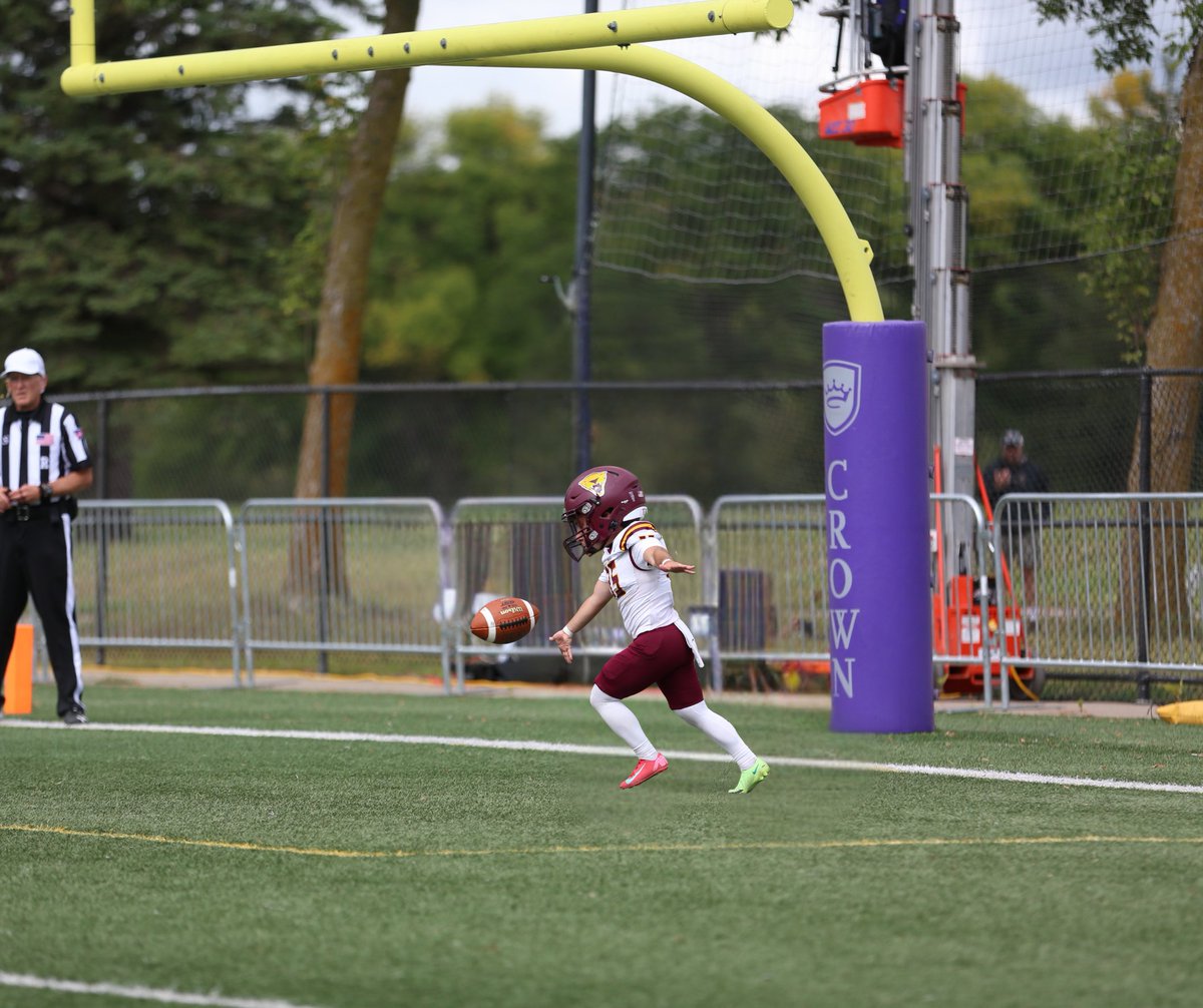 UMMFootball's tweet photo. Mini Ballers Monday 🏈

#TEAM #RollCougs🐾 https://t.co/VXNEfh03fy