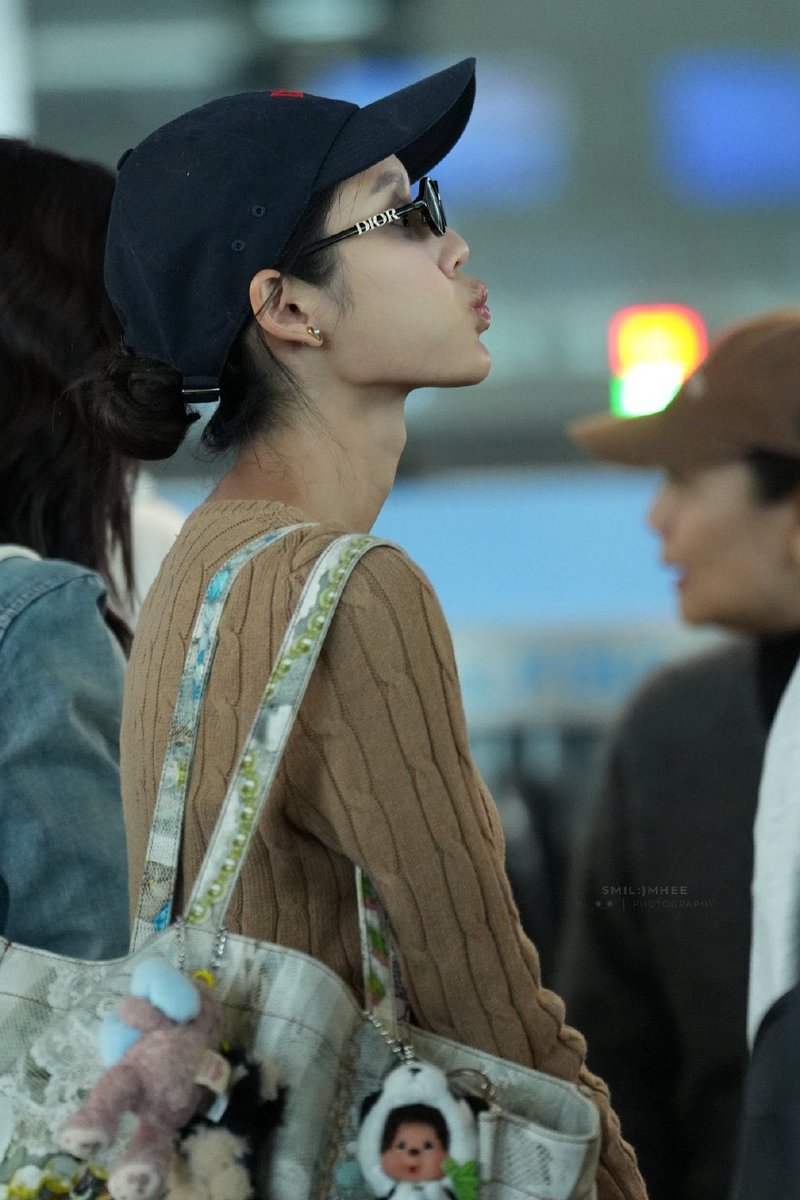 Esther.Y tweet media