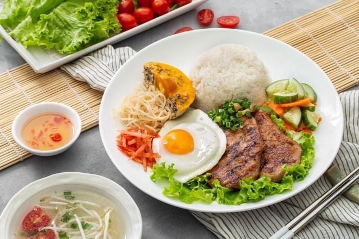 thaianhoang's tweet photo. Late night craving? Com tam hits different 😍
Đói đêm là phải cơm tấm thôi!
#ComTam #SaigonNights https://t.co/z9aaNznNrD