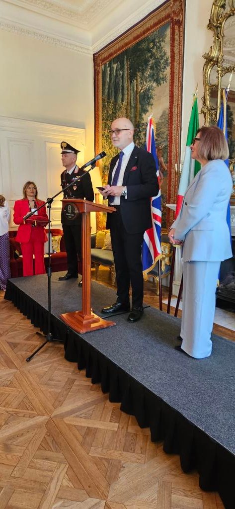 Italy in UK tweet media