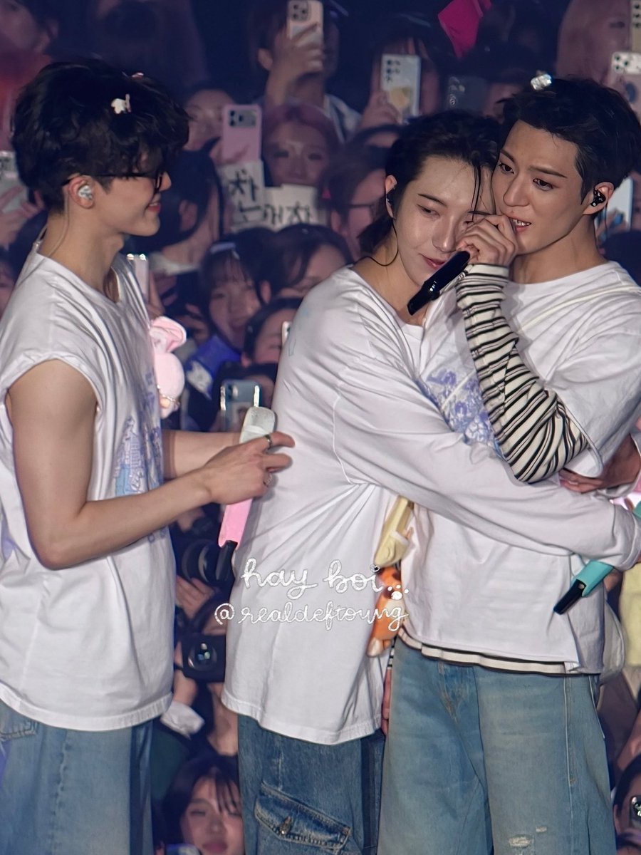 มีช่วงนึงที่น้องอินจุนอยากเลี้ยงหมาแมวมาก แต่มีเมมเบอร์(เจโน่)แพ้ขนสัตว์เลยอดเลี้ยง ชีเลยแก้ปัญหาด้วยการหาแฟนไทป์หมามาแทน เริ่ดเนาะ ชีคือหัวแถว นำหนึ่งก้าวเสมอ