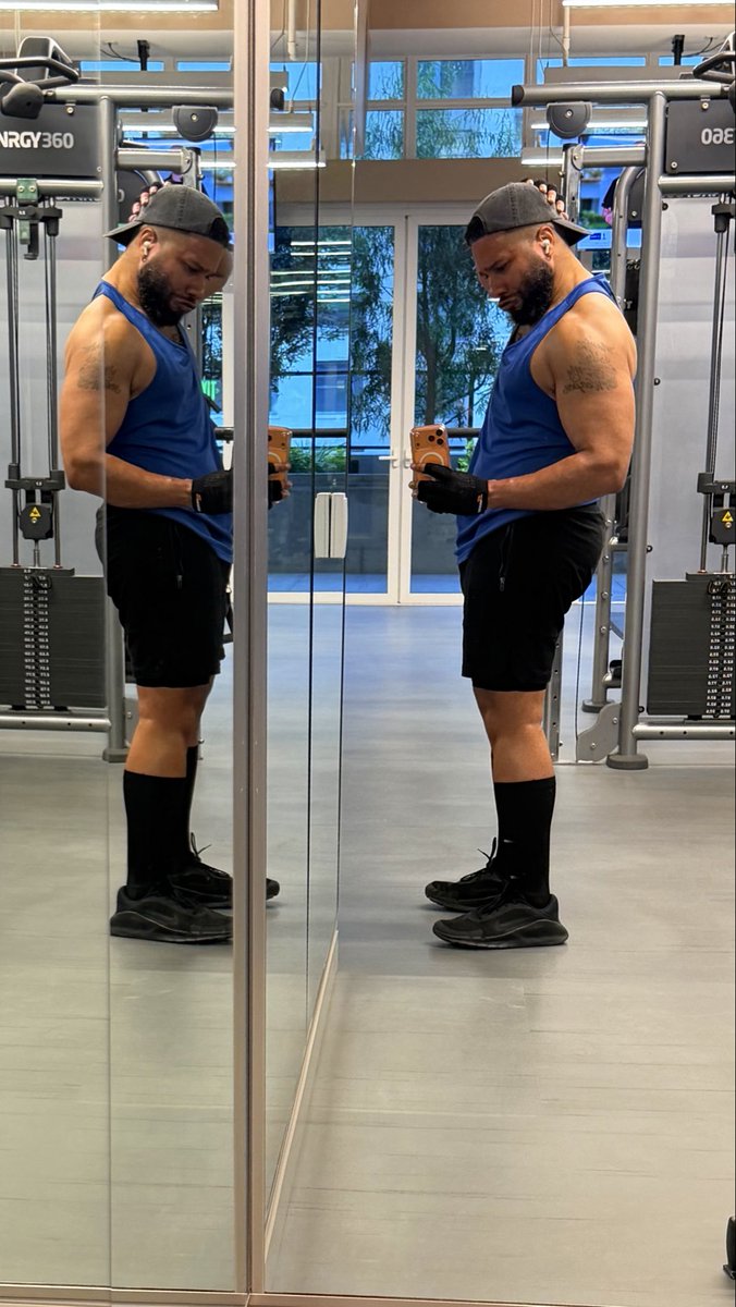 Mountainous Michaelangelo tweet media