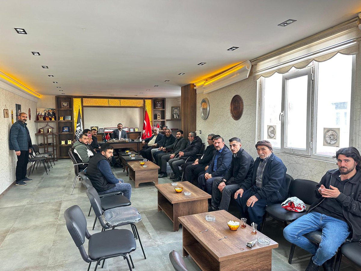 silehiasireti's tweet photo. Kadim bağlarımız ve sarsılmaz dostluklarımızla bir aradayız... Liderimiz Sayın Mehmet Alayı ATLI, Şanlıurfa İzol Aşireti Lideri Sayın Mehmet İZOL’u, değerli oğlu Eczacı Sayın Hasan İZOL'u ve aşiret mensuplarını ziyaret ederek gönül sofralarına misafir oldular.
Nazik misafirperverlikleri için İzol ailesine teşekkür ediyor; birliğimizin ve kardeşliğimizin ebedi olmasını diliyoruz. Birliğimiz gücümüzdür 🇹🇷🇹🇷🇹🇷🇹🇷 @izolasiret 
@hasan_izoll 
@av_mustafaizol