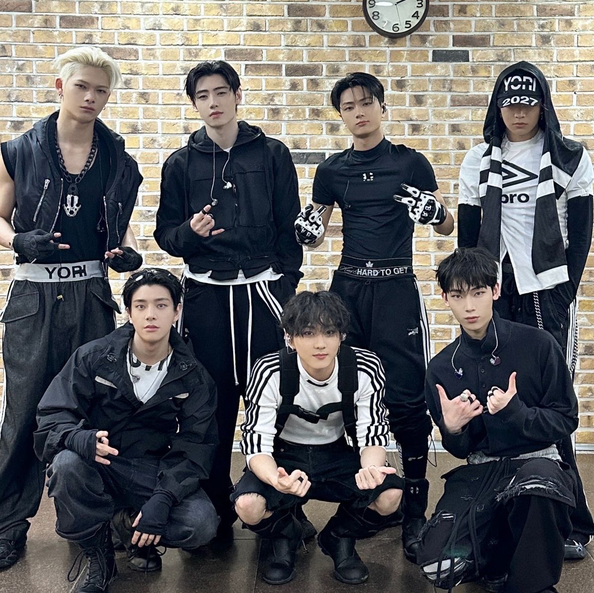 Birkaç hafta enhypensızlık bana bir şey kaybettirmez ama boykot yapmamamız onlara çok şey kaybettirir 

Yani sözde encinlere demek istediğim wegh ve cash flow tarafından kısaca özetlenmiş 👇👇

ENDLESS LOVE FOR HEESEUNG
#AlwaysTogetherHEESEUNG
#희승아_항상_함께_있어줘
#HEESEUNG