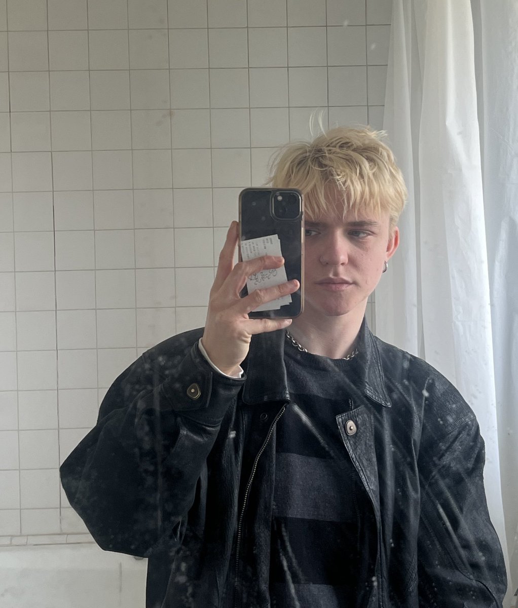 bisexual tweet media