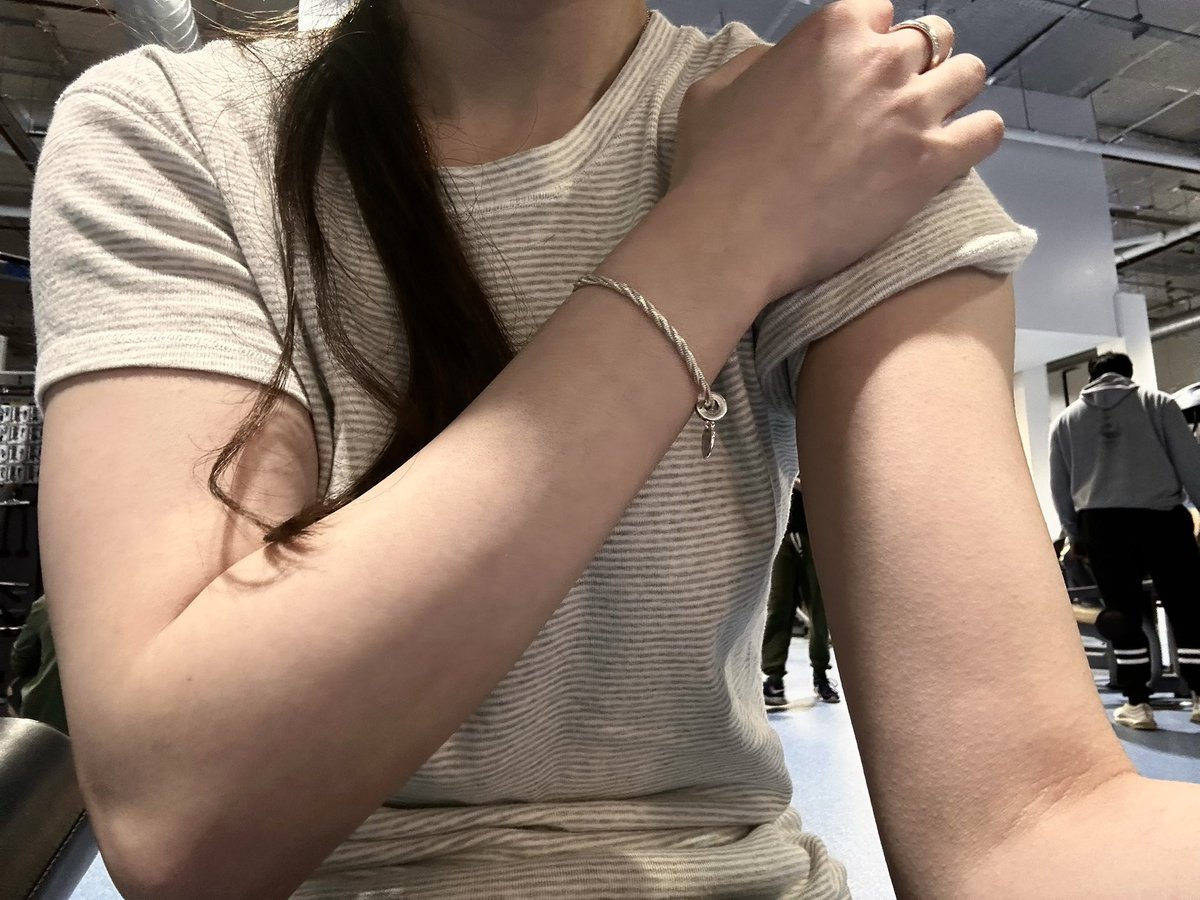 因为太怕痛就全点防御力了 tweet media