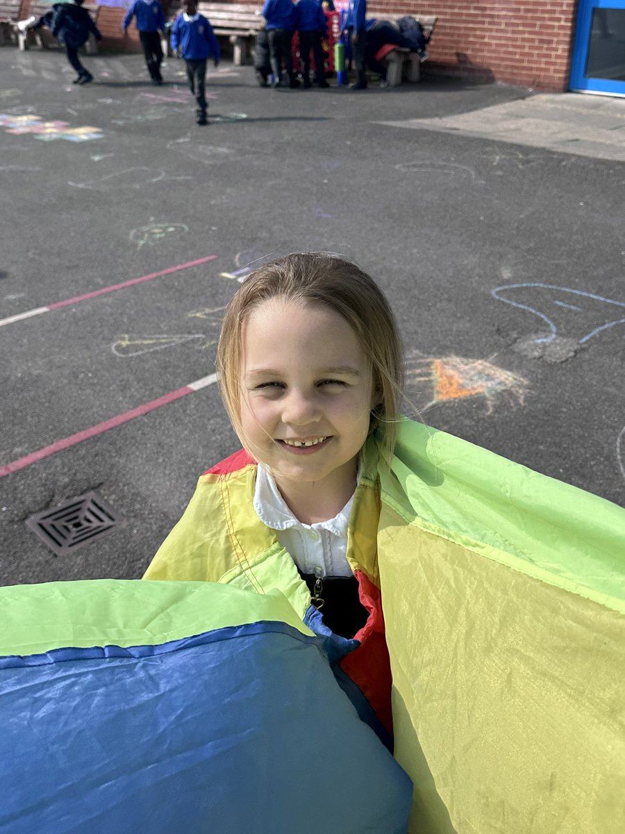 STOCSch's tweet image. Our wonderful Year 1 children had a super fun lunchtime today in the sunshine!! 🌞 💙💛 @stocsch #funinthesun 🌞💙💛