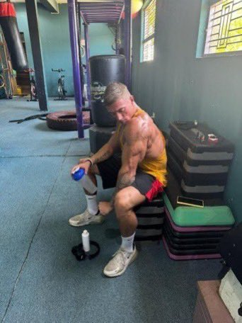 never back down tweet media