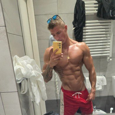 never back down tweet media