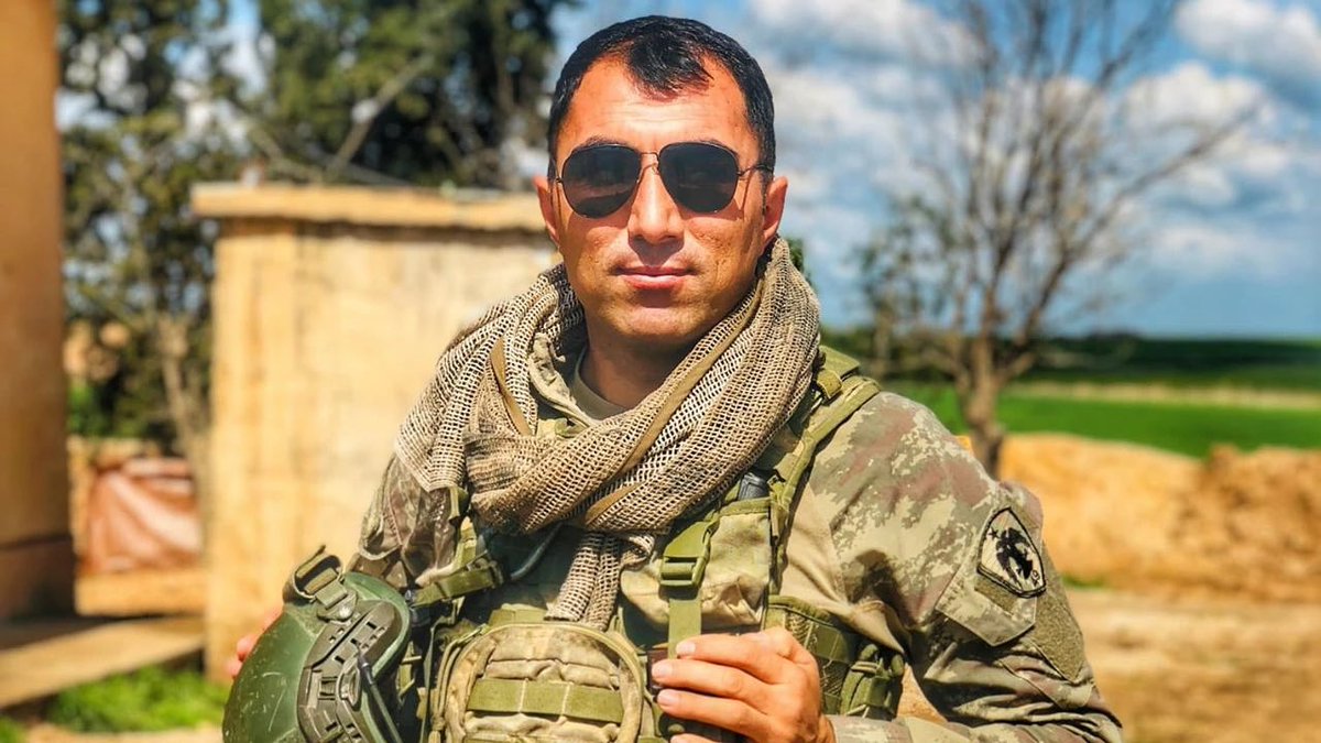 Tumyad4's tweet photo. Şehit  Ümit Üzüm.

Vatanın sessiz Kahramanlarından.

Evsiz Kardeşlerimize bu akşam verilecek yemekler aziz hatırası adınadır.

Rahmet olsun.

#EvvelceGidenlereSelamOlsun https://t.co/xuLCs7dOQ5