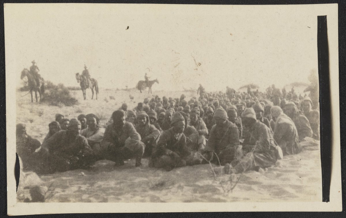 alpingo1903's tweet photo. İngilizlerin elindeki Türk esirleri, Mısır 1916 https://t.co/sgo5Ghjz1z