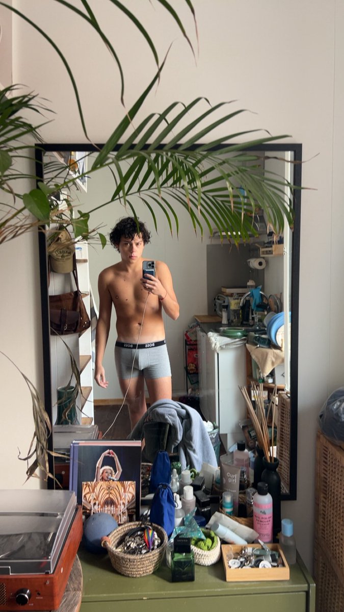 chico 🪐 tweet media