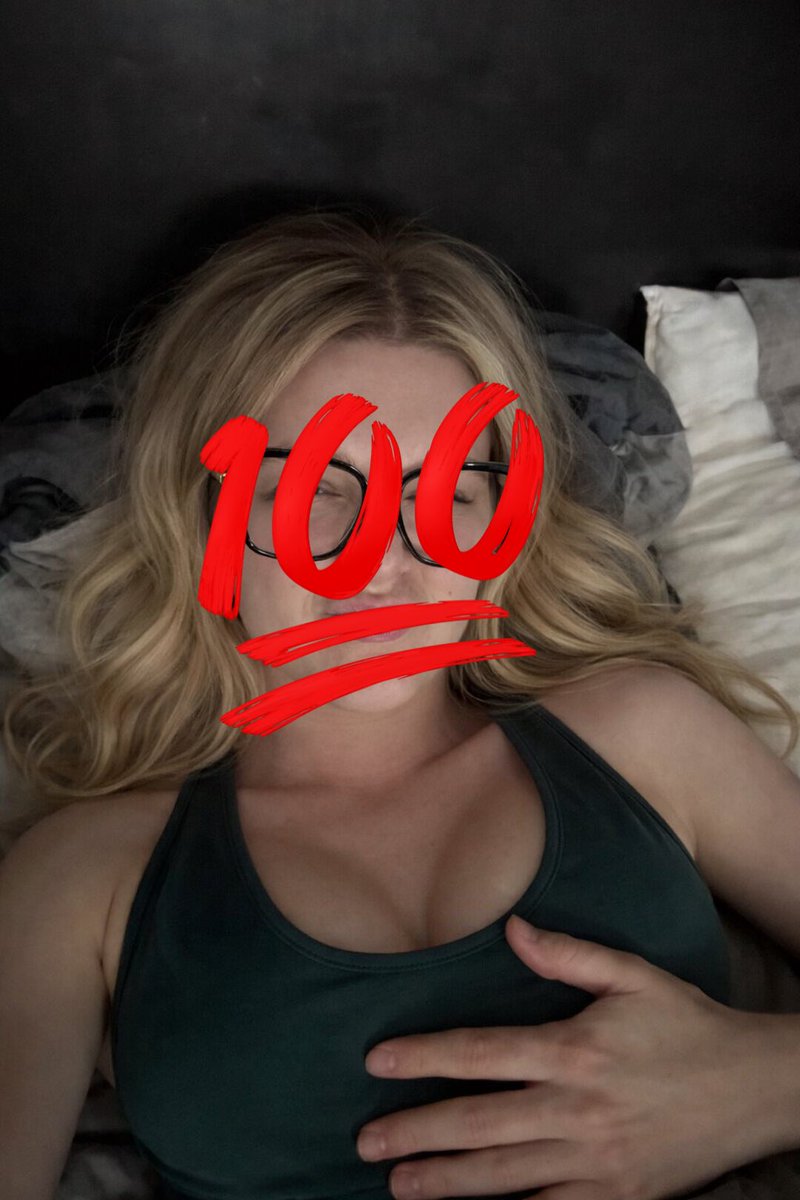 KassyaReine's tweet photo. Salut les petites putes. 

Séance de sport mais je préférerai m’occuper à insulter un soumis. 

Venez dm https://t.co/cTm5u3jPl5