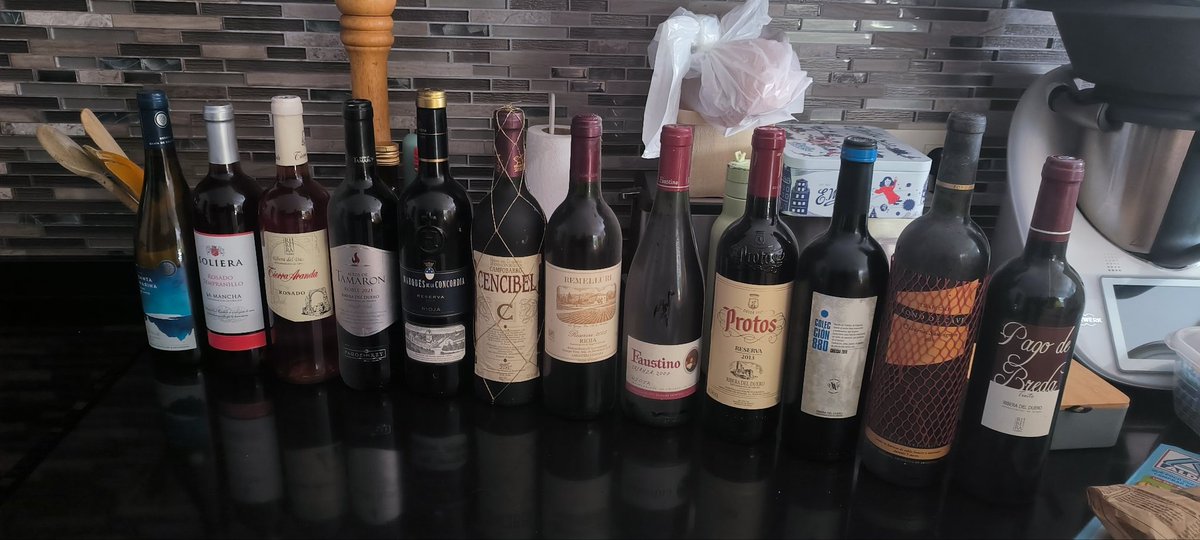 AperezPon's tweet image. Club del vino: Vino 🍷,Vidi, Vici.
No sé por dónde empezar.😱..además de desempolvar.
#vino #humorvino #winelovers #frasesgraciosas #memesespaña #neonsign #decoracion #viral #tendencia #CdVinoVidiVici