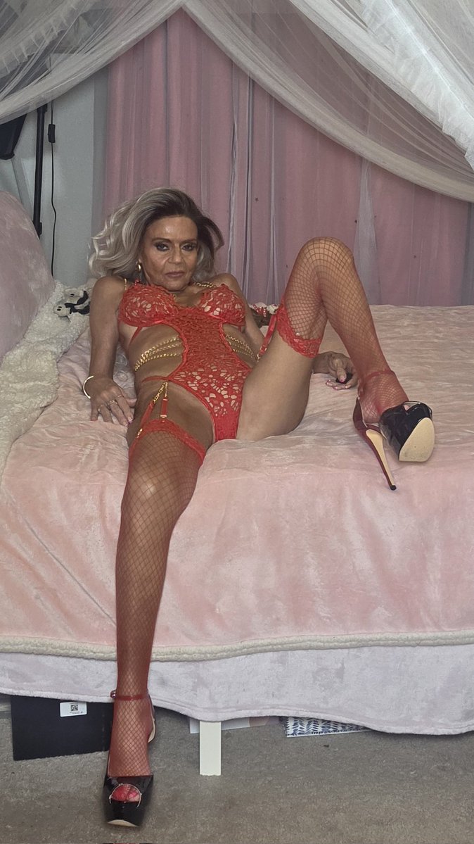 Pinkrosexox tweet media