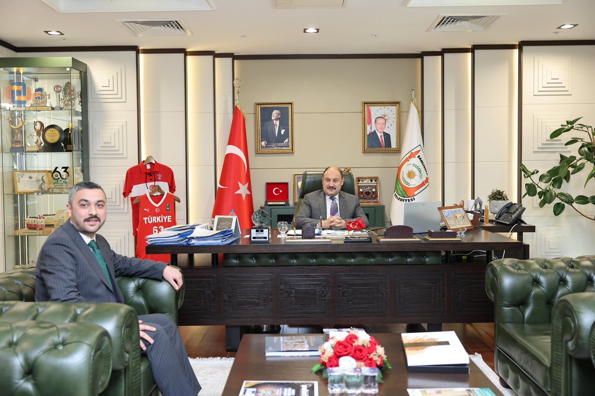 sanliurfabld's tweet photo. MHP Siverek İlçe Başkanı Mustafa Fettahlı, Şanlıurfa Büyükşehir Belediye Başkanımız Mehmet Kasım Gülpınar’ı ziyaret ettiler.

Nazik ziyaretlerinden dolayı kendilerine teşekkür ediyoruz. https://t.co/D6acAR4wR7