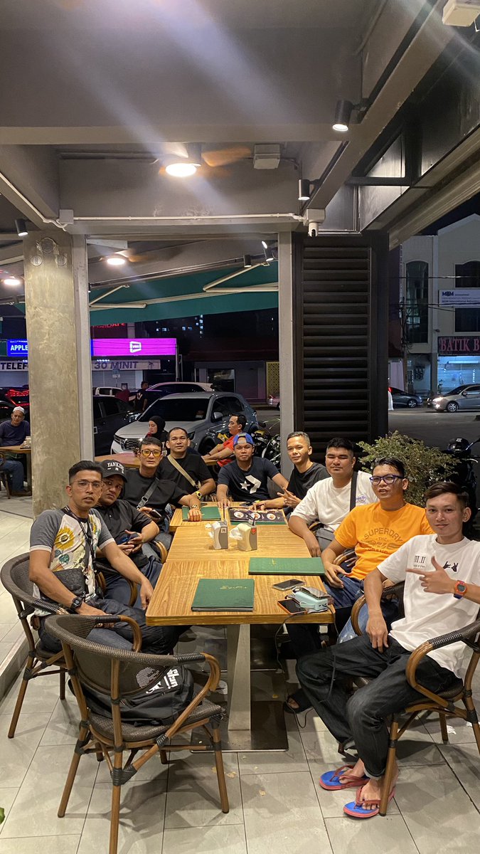 serafwady's tweet photo. Wishing everyone a joyous celebration filled with love friends and togetherness..🌙💫

Maaf abe cakap Magerisss sikit mlm ni..🙏

#thirdeid 
#rsfamily💚 
#setahunhanyasekali https://t.co/I6TZrlmylY