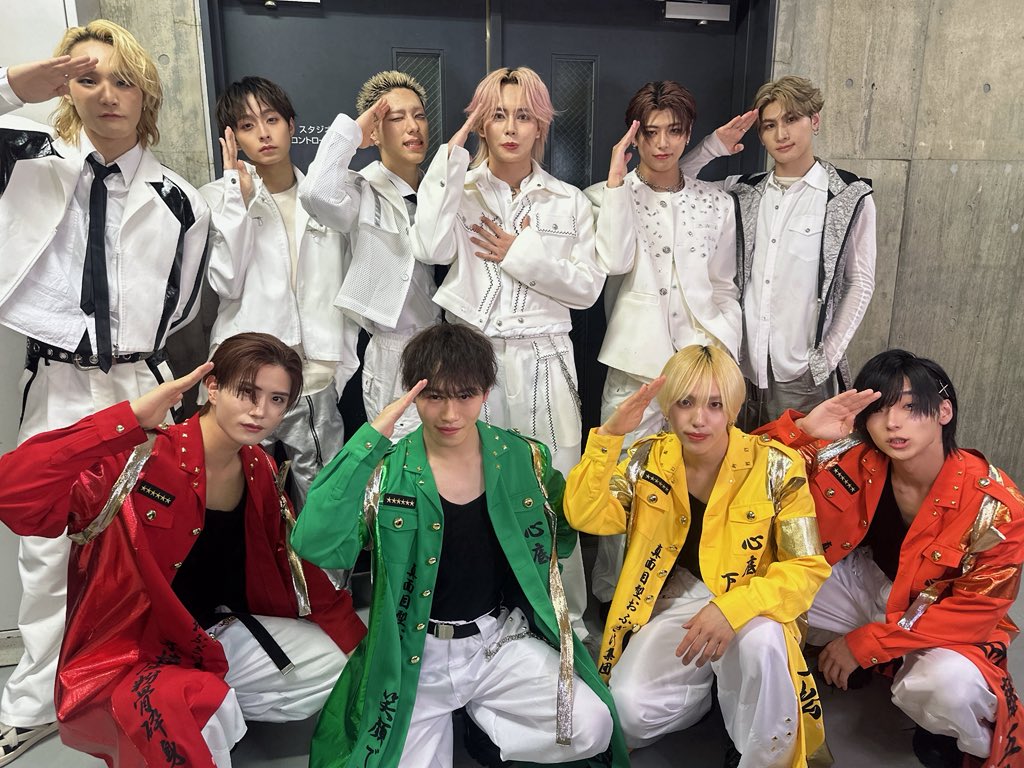 Def Class tweet media