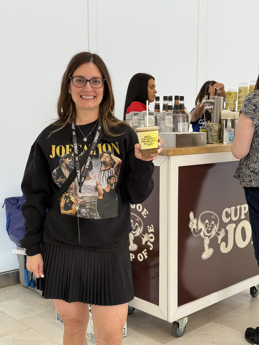 𝒮𝒶𝓃𝒹𝓇𝒶💛🌼 tweet media